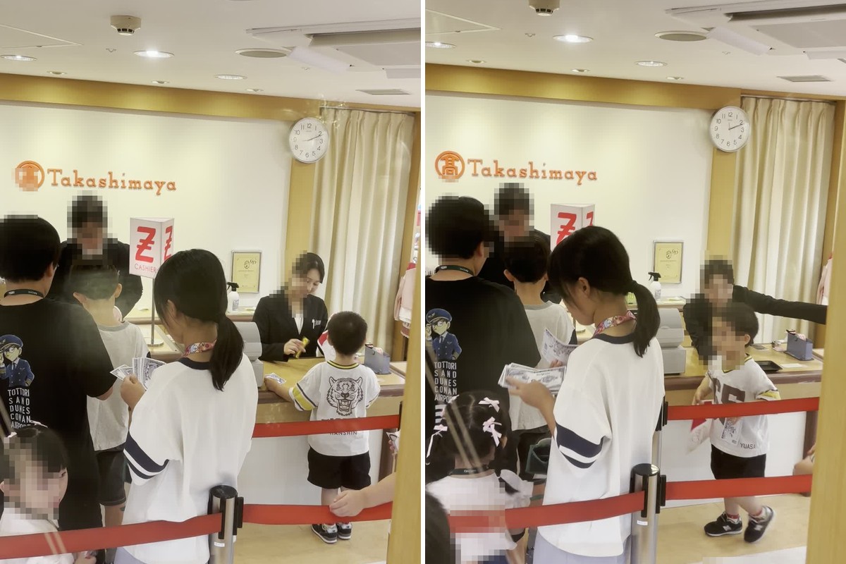 キッザニア甲子園のデパート（高島屋）のレジで、キッゾを出してお会計する子どもたち