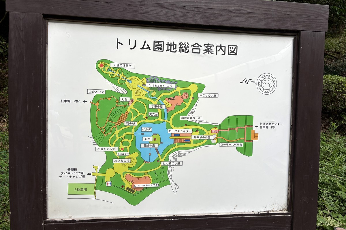 トリム園地総合案内図。遊具の位置と駐車場が示されている